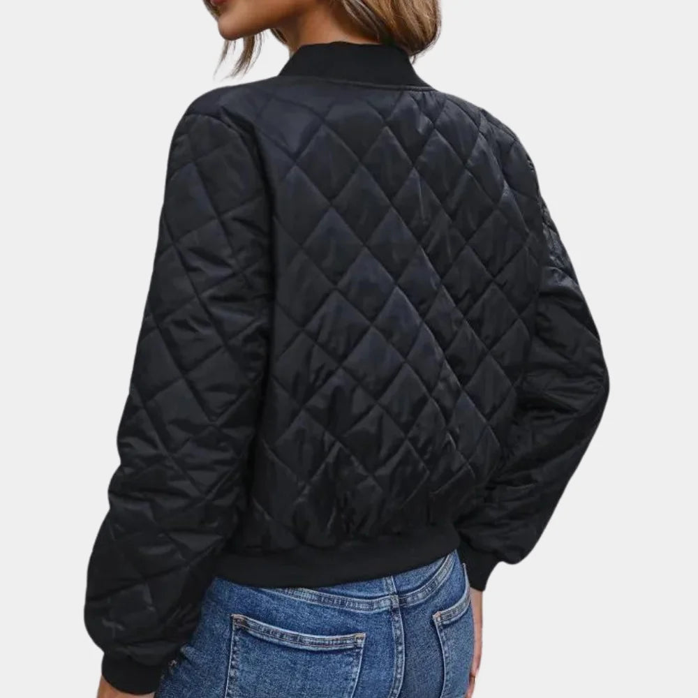 Damen schwarze Stepp-Bomberjacke aus leichtem Material mit Reißverschluss und gestepptem Design für zusätzlichen Komfort.