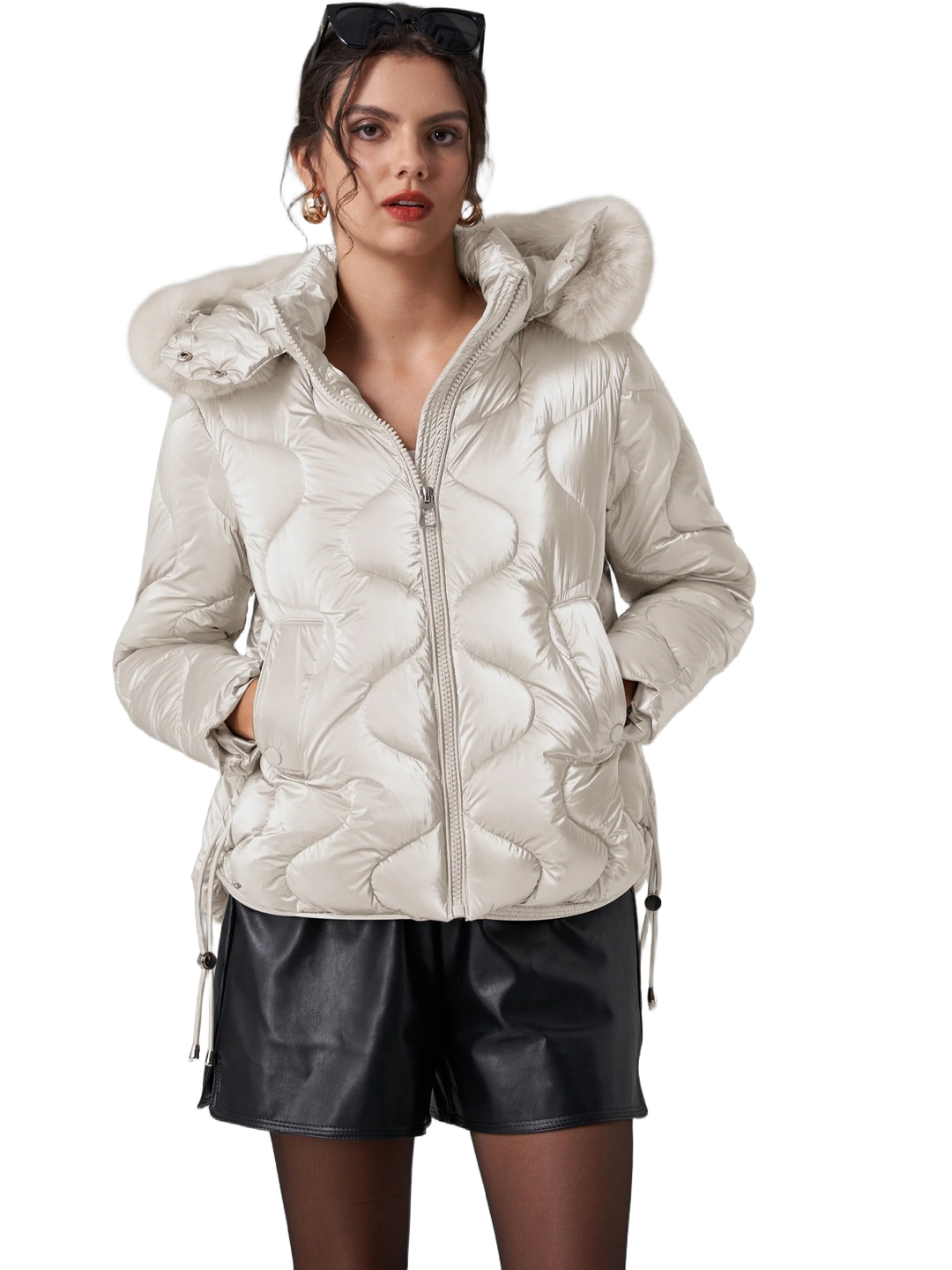 Damen Skijacke aus wasserdichtem Material, abnehmbare Kapuze und Thermoisolierung für Wärme und Flexibilität im Skiurlaub.