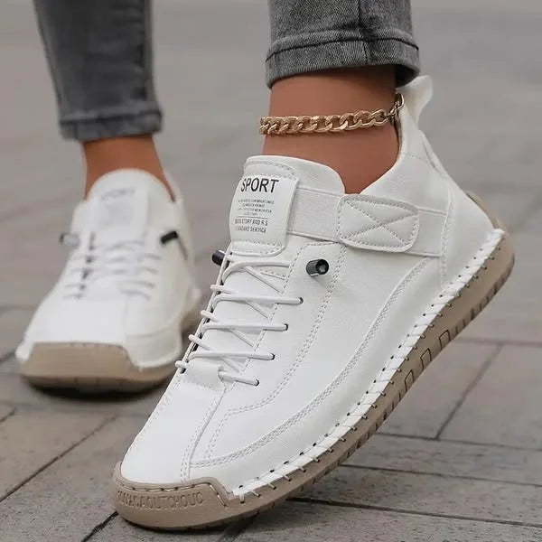 Damen Sneakers mit Schnürung, verstärkter Sohle, aus atmungsaktivem Material mit sportlichem Design in verschiedenen Farben.