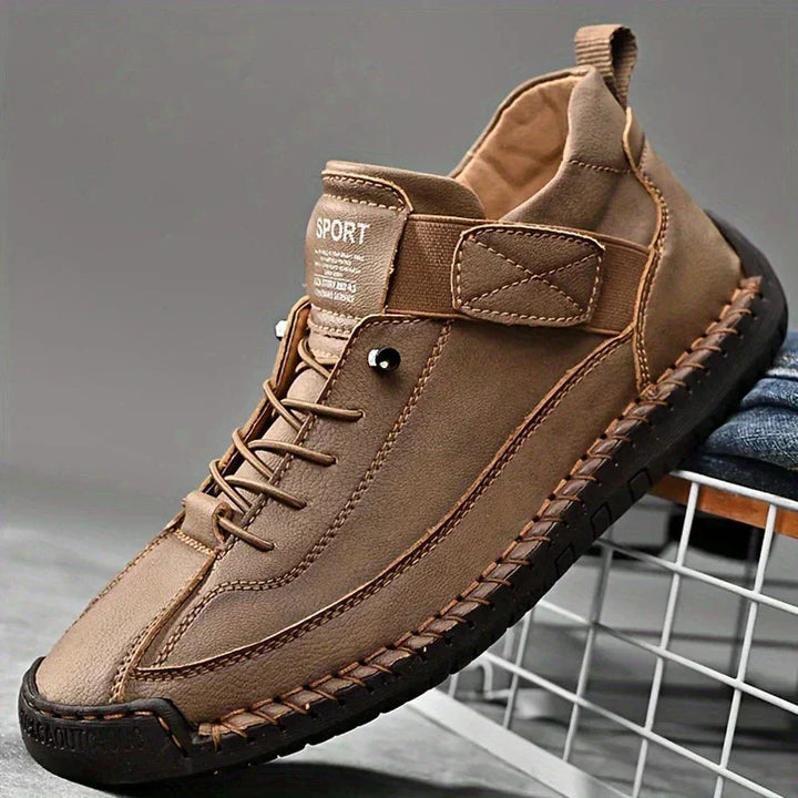 Damen Sneakers mit Schnürung, aus bedingungsfreundlichem Material, verstärkte Sohle für zusätzlichen Komfort und Stabilität.