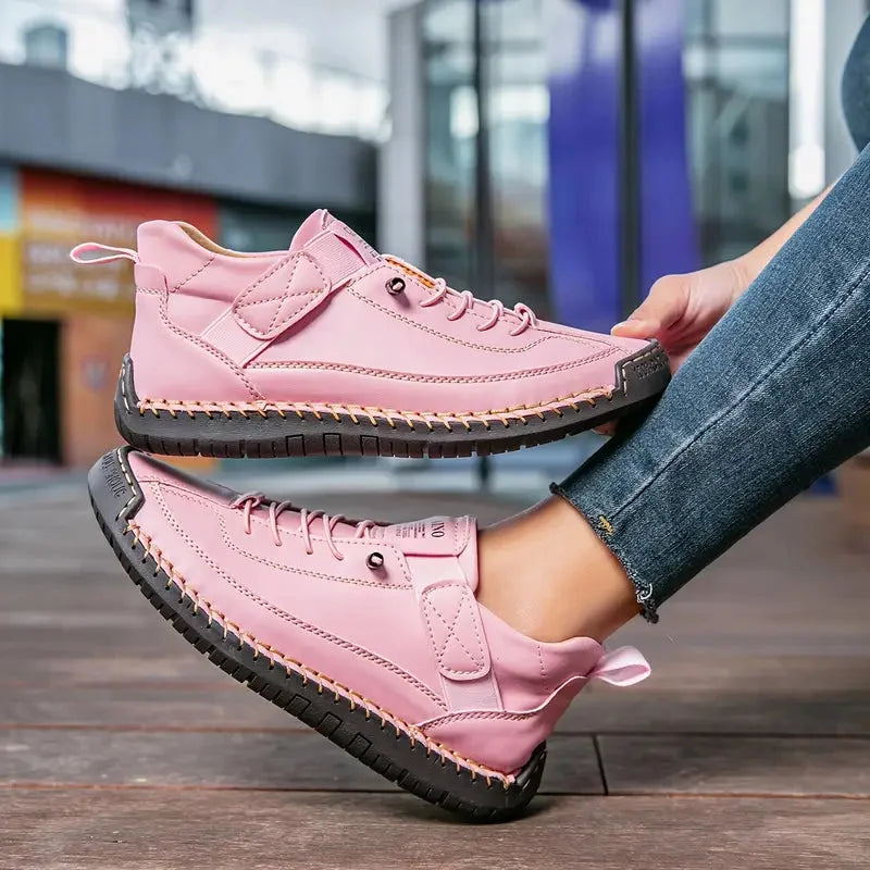 Rosa Damen Sneakers mit Schnürung, verstärkter Sohle, atmungsaktivem Material und sportlichem Design für den Alltag.