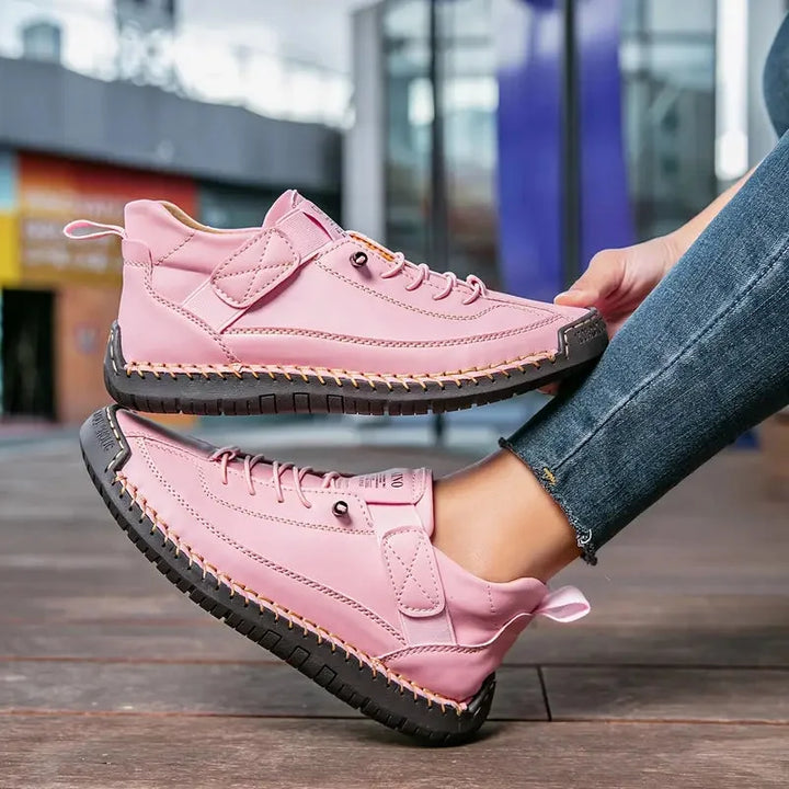 Rosa Damen Sneakers mit Schnürung, verstärkter Sohle, atmungsaktivem Material und sportlichem Design für den Alltag.