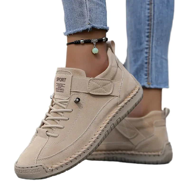 Beige Damen Sneakers mit Schnürung, verstärkter Gummisohle und atmungsaktivem Obermaterial für Alltag und Freizeit.