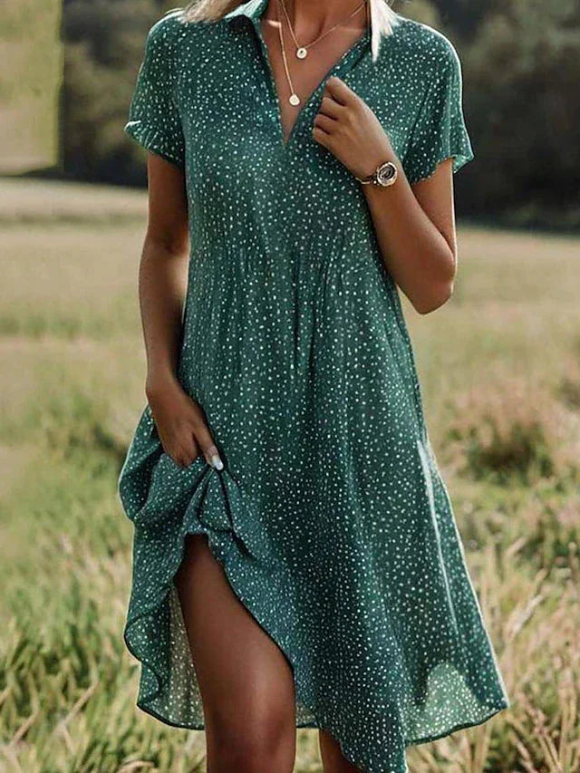 Grünes Damen Sommerkleid mit Kragen, abgerundetem Saum, aus leichtem Stoff, perfekt für warme Tage.