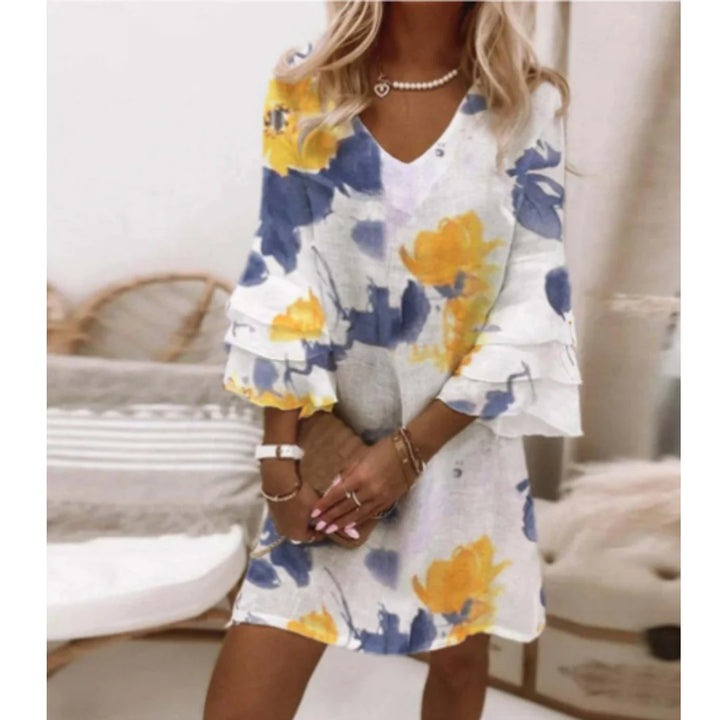 Damen Sommerkleid mit Trompetenärmeln in Weiß, aus luftigem Stoff mit trendigem Schnitt und angesagtem Ärmeldesign.
