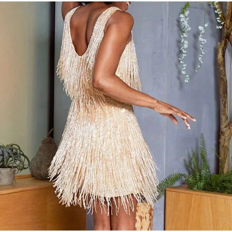 Damen Spaghettiträger Minikleid mit Pailletten und Federdetails – High-quality product image.