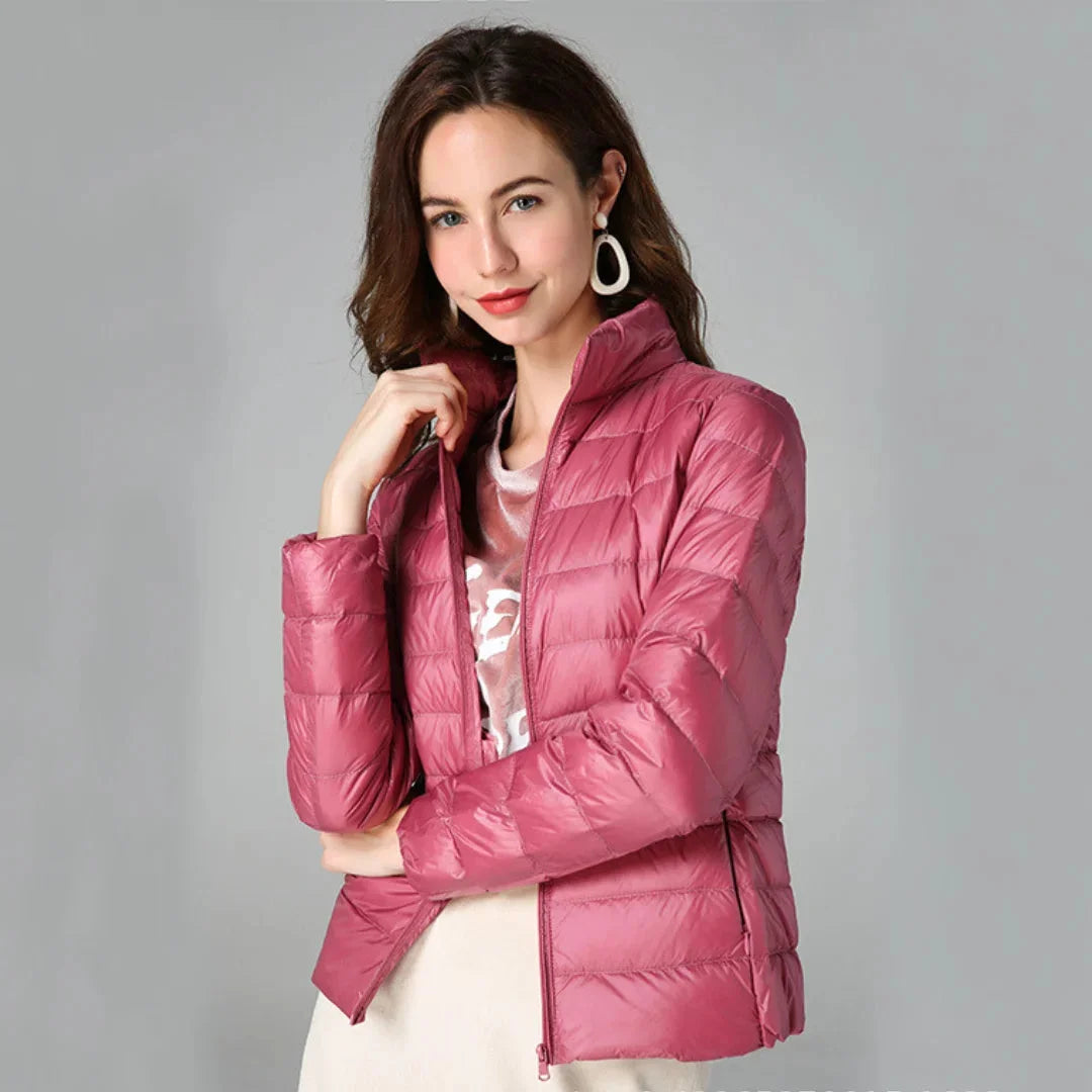 Damen Steppjacke in Rosa, gefüttert, warm und ideal für kalte Tage, mit durchgehendem Reißverschluss und praktischen Taschen.