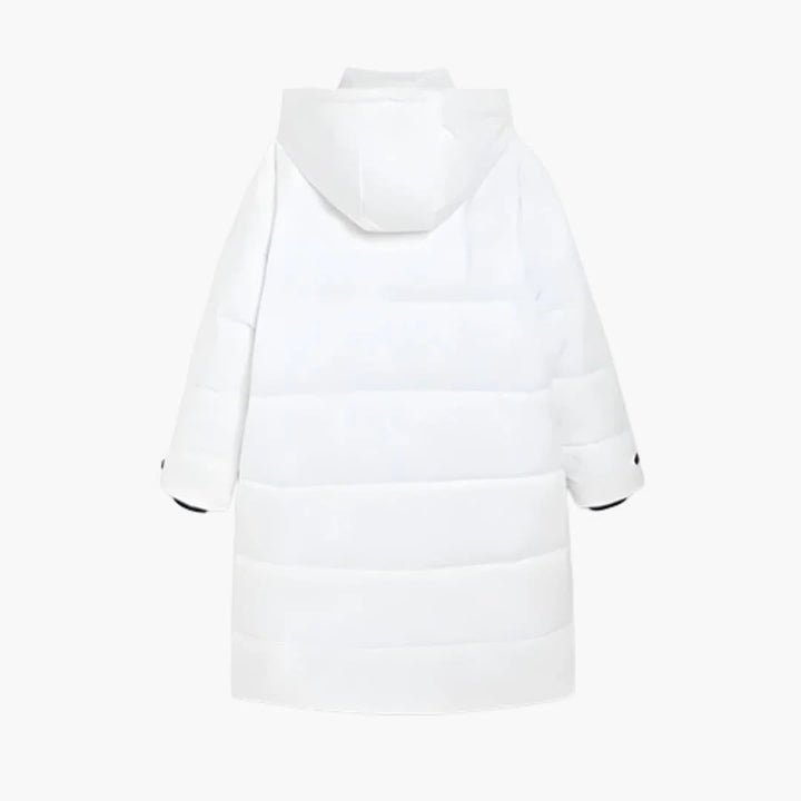 Damen Steppjacke in Langform mit praktischen Vordertaschen und verstellbarer Kapuze aus leichtem, strapazierfähigem Material.