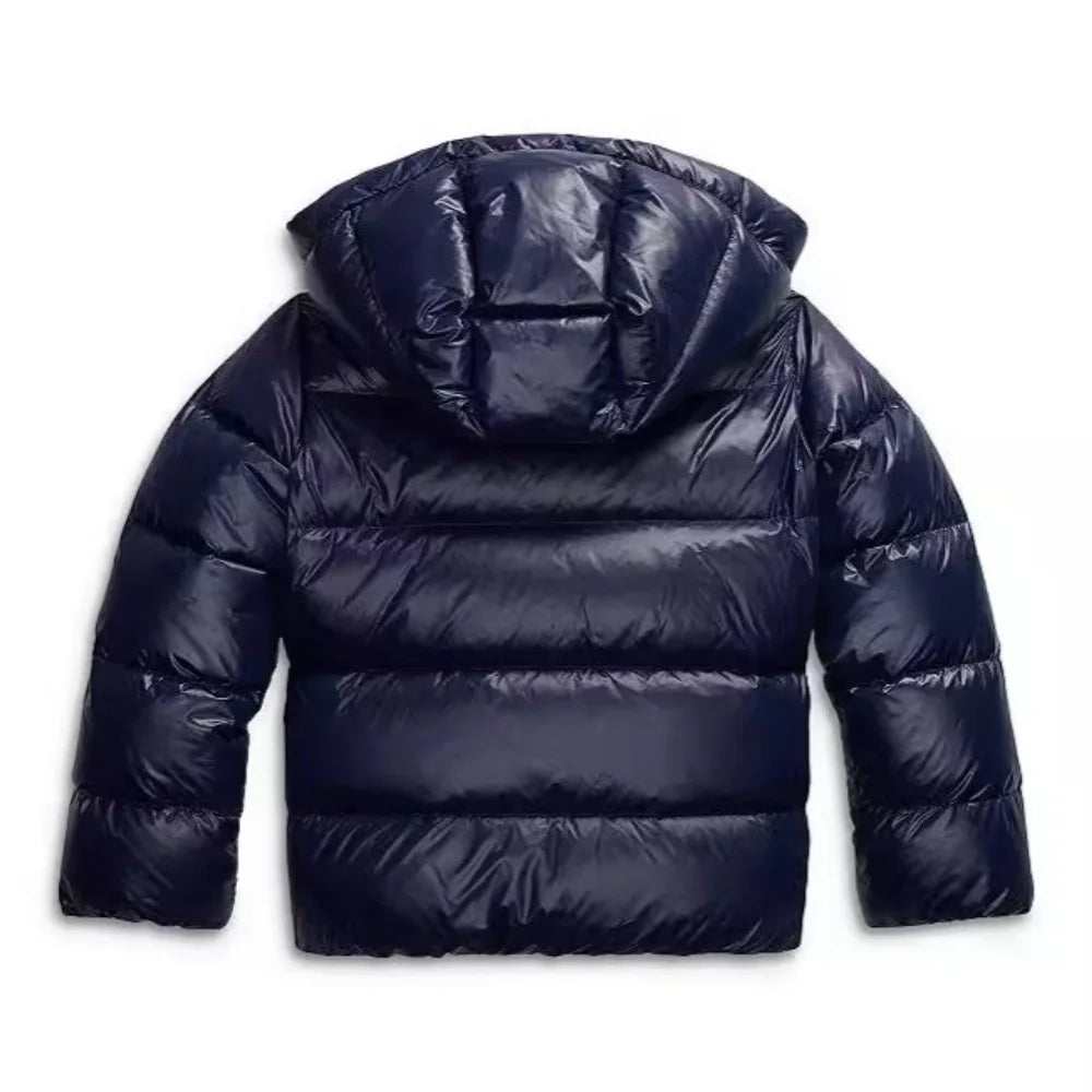 Damen Steppjacke mit Kapuze aus leichtem, isolierendem Material, ideal für kühlere Tage und sportliche Aktivitäten.