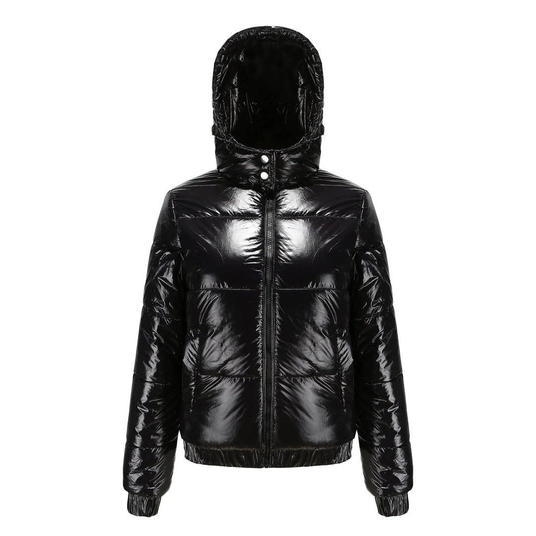 Damen Steppjacke in Schwarz, mit Kapuze, aus glänzendem Material und klassischem Design, ideal für kalte Tage.