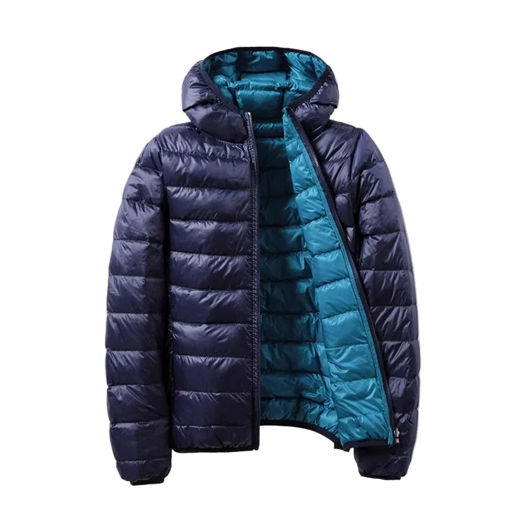 Damen Steppjacke in Blau, mit Kapuze, leichtem Futter und gestepptem Design für Wärme und Komfort. Ideal für den Alltag.