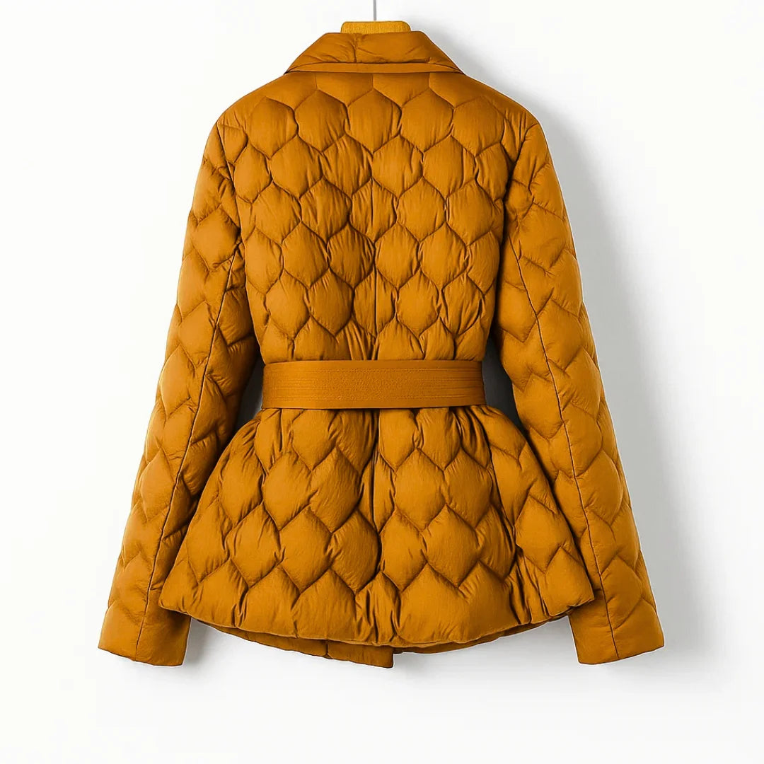 Damen Steppjacke mit Schalkragen, Bindegürtel und warmem, leichtem Material für eine elegante Passform.