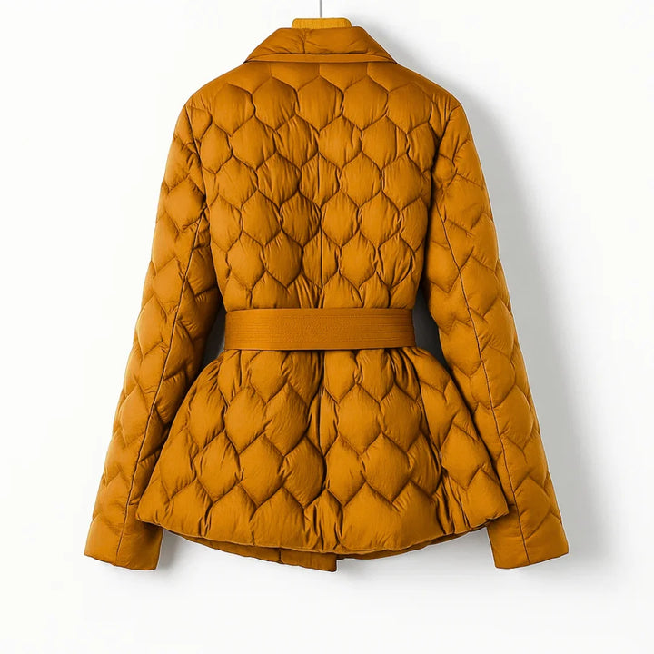 Damen Steppjacke mit Schalkragen, Bindegürtel und warmem, leichtem Material für eine elegante Passform.