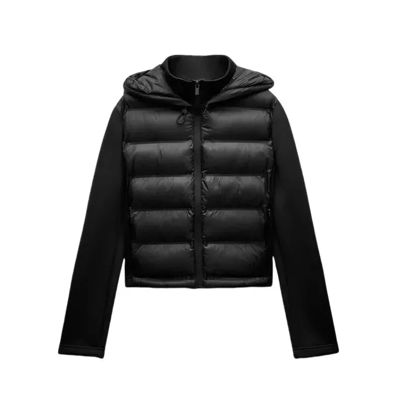 Schwarze Damen Steppjacke mit Kapuze, Reißverschluss und warmem, leichtem Material für optimalen Komfort und Stil.