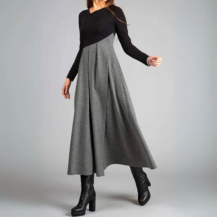 Damen Strickkleid in Schwarz und Grau, langarm, aus weichem Material mit klassischem, zeitlosem Design.