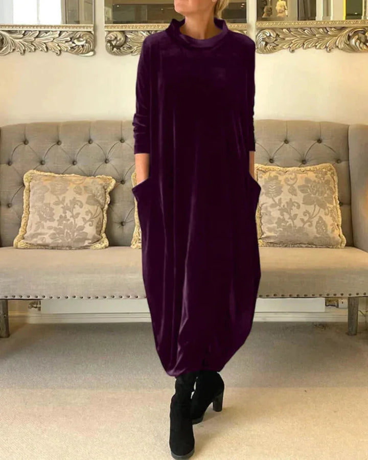 Violettes Damen Strickkleid in Maxilänge mit Taschen, aus weichem, atmungsaktivem Material für Komfort und Style.