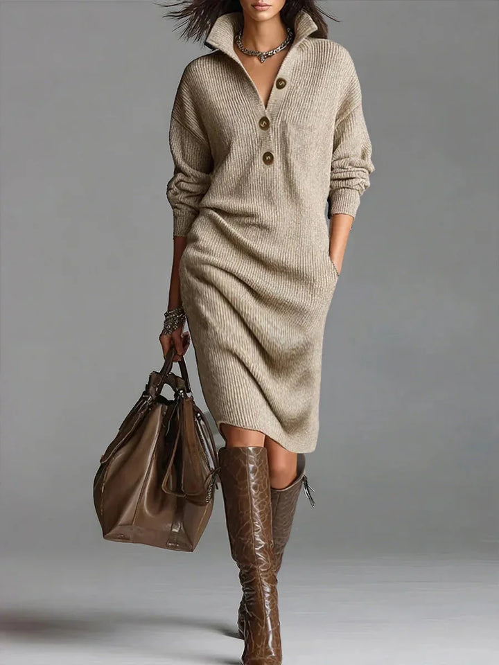 Damen Strickkleid in Khaki mit Knopfleiste, geripptem Muster und weichem Material, ideal für den Alltag. Fast ausverkauft.