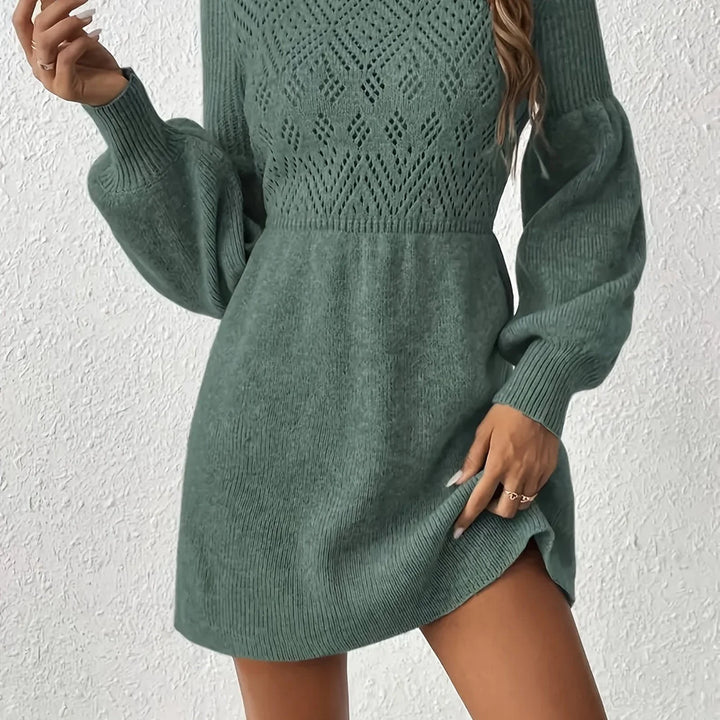 Damen Strickkleid in Dunkelgrün, Rundhalsausschnitt, lockere Passform, aus weichem, atmungsaktivem Baumwollmix.