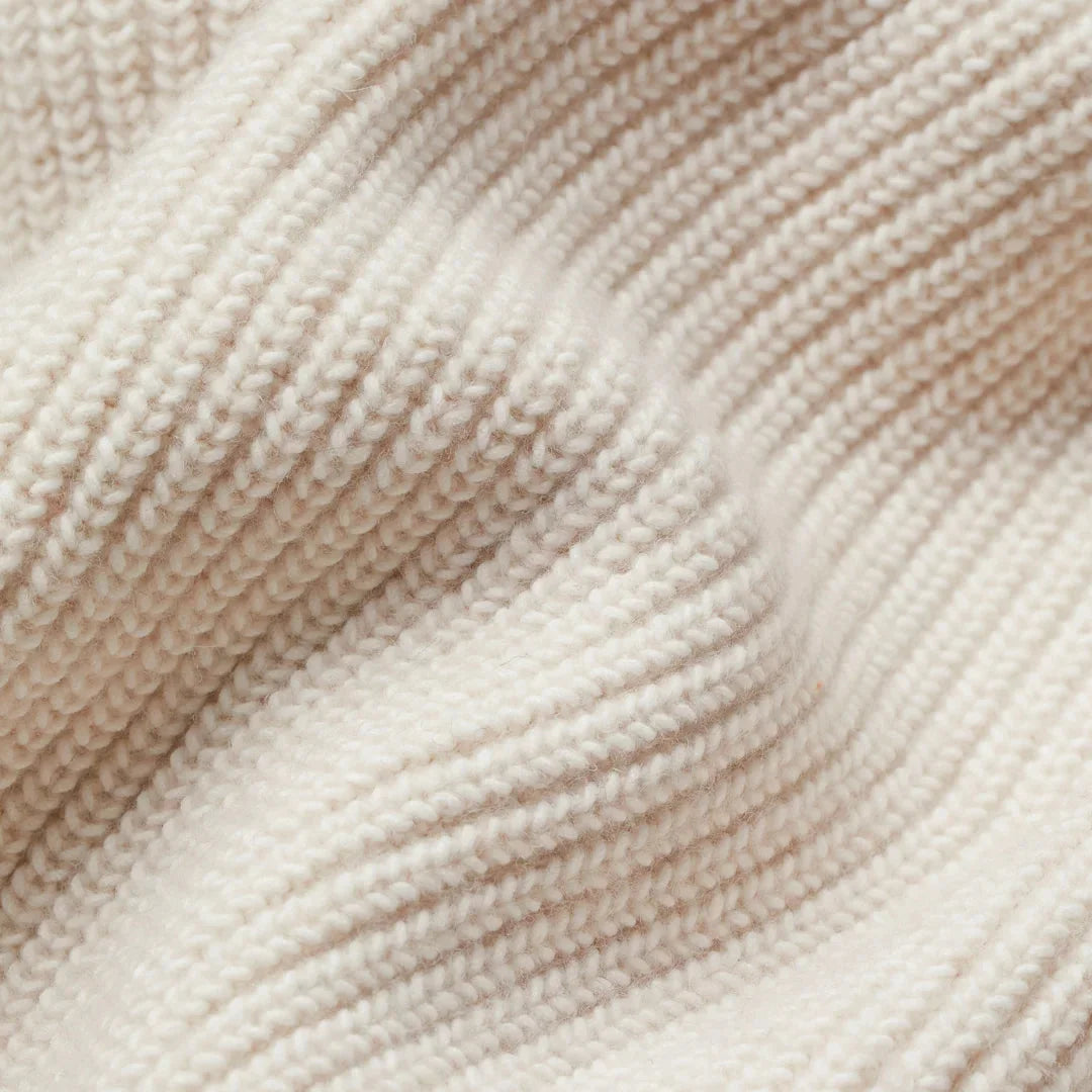 Damen Strickmantel aus weichem Material, mit praktischen Taschen und einem eleganten Schalkragen für zusätzlichen Komfort.