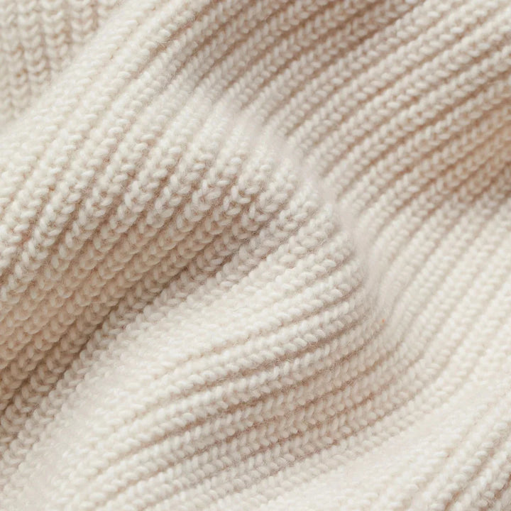 Damen Strickmantel aus weichem Material, mit praktischen Taschen und einem eleganten Schalkragen für zusätzlichen Komfort.