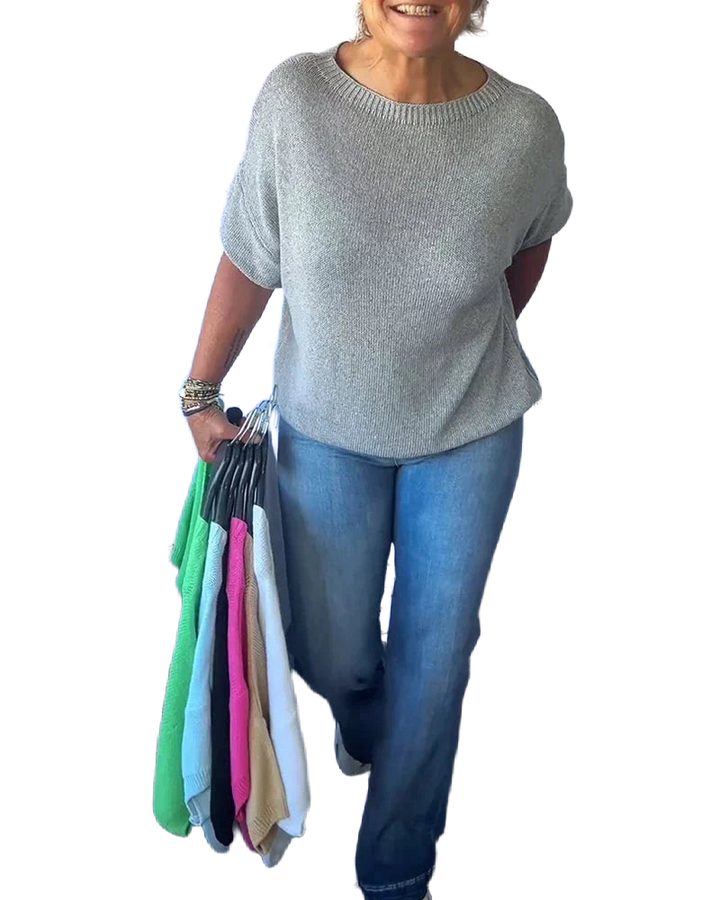 Grau Damen Strickpullover mit lockerer Passform, Rundhalsdesign und weichem, warmem Material für gemütliche Tage.