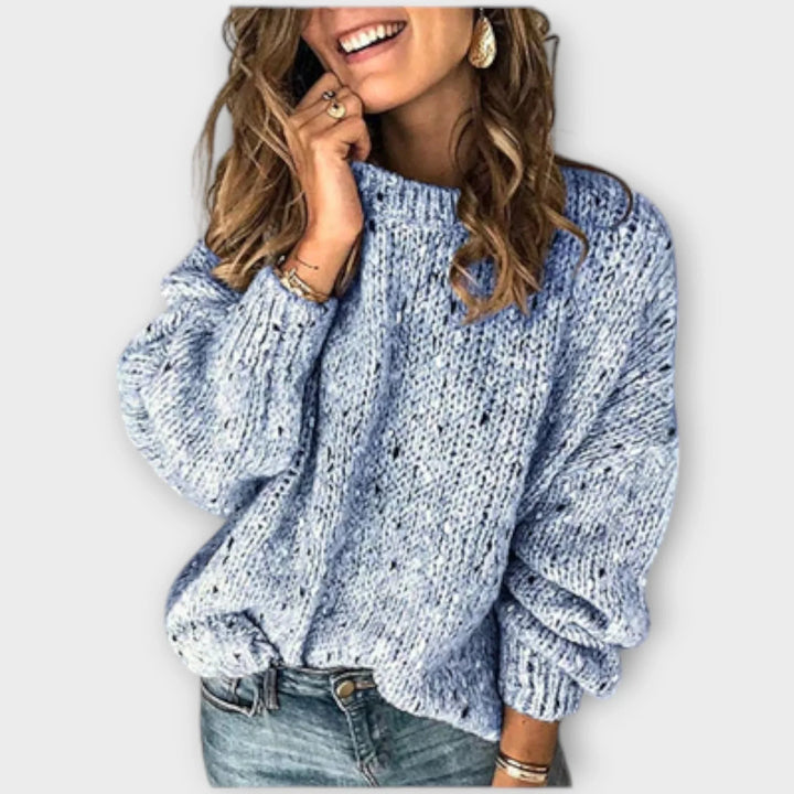 Blauer Damen Strickpullover mit lockerer Passform, Rundhalsausschnitt und weichem Baumwollmix für komfortables Tragen.