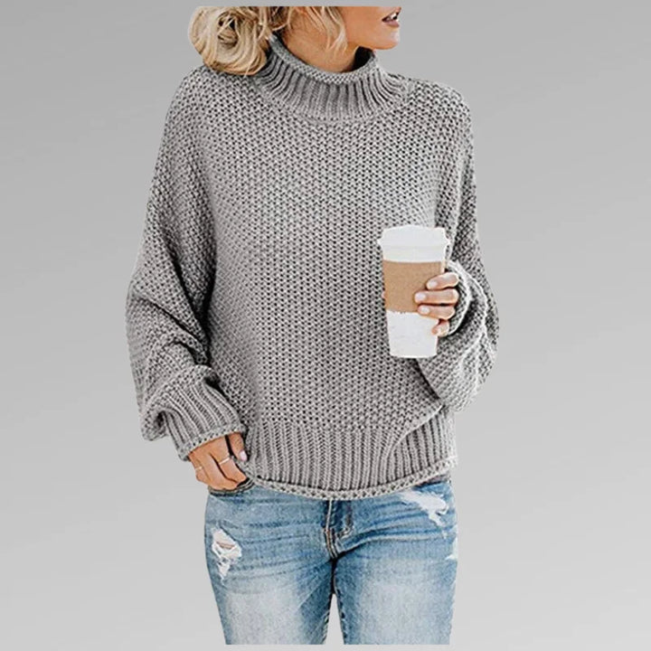 Grau Damen Strickpullover mit Rollkragen, langen Ärmeln und feinem, weichem Strickmaterial für lässigen Tragekomfort.
