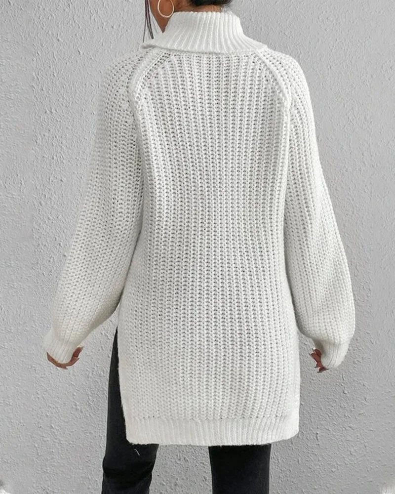 Damen Strickpullover aus weicher Baumwolle, mit Rollkragen und lässigem Schnitt für bequemes Tragen in der kühlen Jahreszeit.