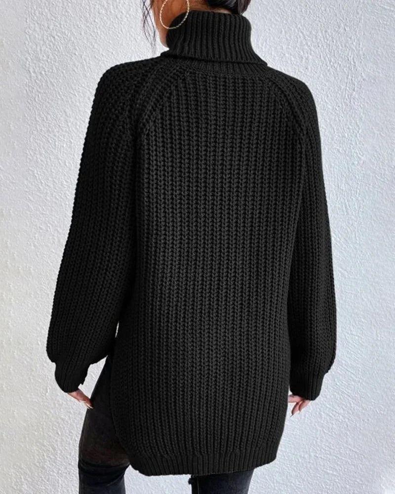 Damen Strickpullover aus weicher Wolle mit Rollkragen und lockerem Schnitt, ideal für lässige Herbstlooks.