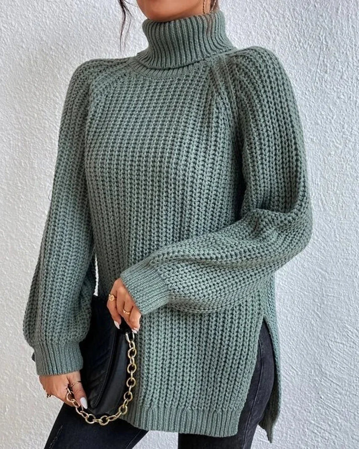 Damen Strickpullover aus weicher Wolle, mit Rollkragen und lockerem Schnitt in sanften Farbtönen. Ideal für die kühle…