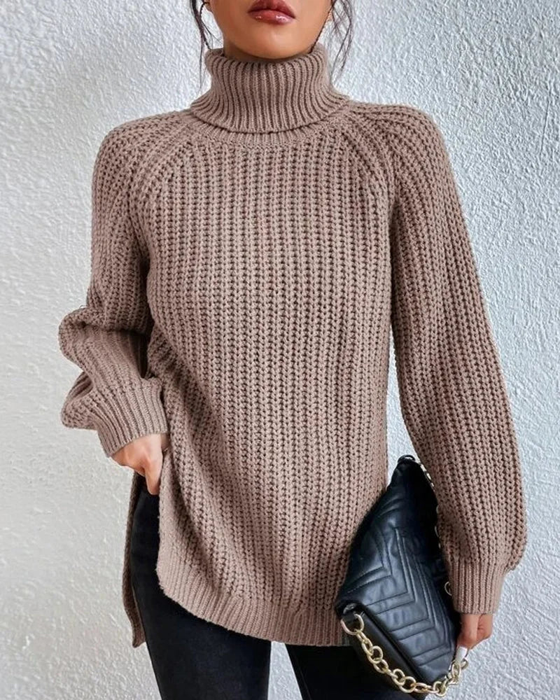 Khaki Damen Strickpullover mit Rollkragen, lockerem Schnitt und weicher, hochwertiger Baumwollmischung.