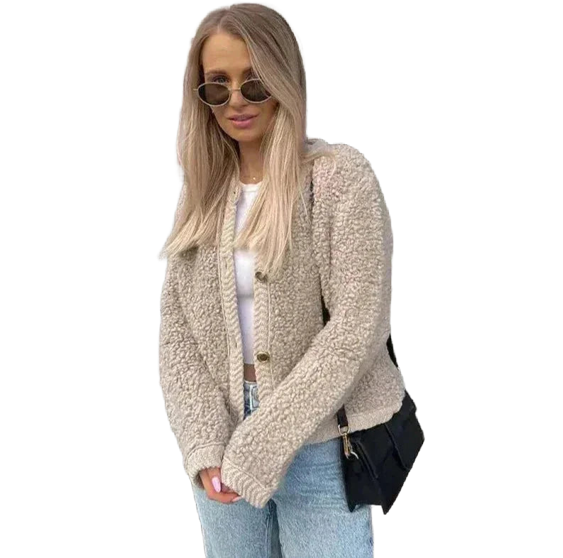 Damen Teddy-Strickjacke aus weichem Strick mit Knöpfen und lässigem Schnitt in Beige. Ideal für gemütliche Looks.