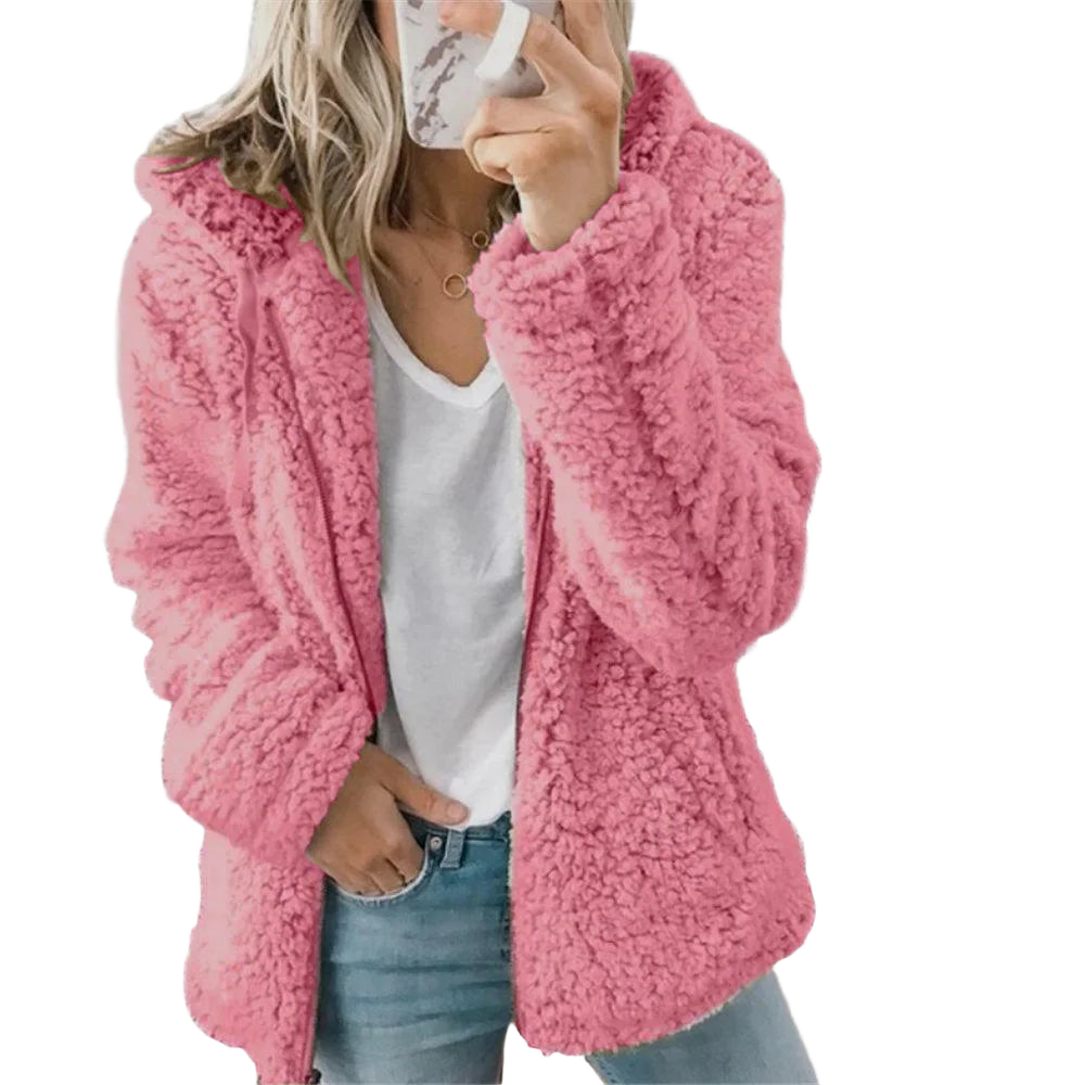 Kuschelige rosa Damen Kapuzenjacke aus weichem Fleece mit praktischen Taschen und durchgehendem Reißverschluss.