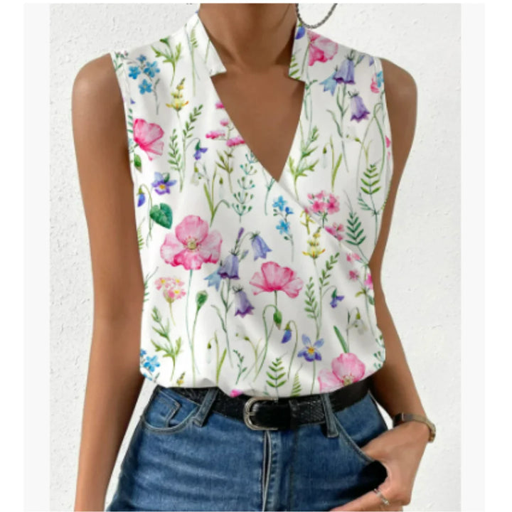 Damen Top aus leichtem Stoff mit V-Ausschnitt in Wickeloptik, verziert mit Blumenmuster in Pastelltönen.