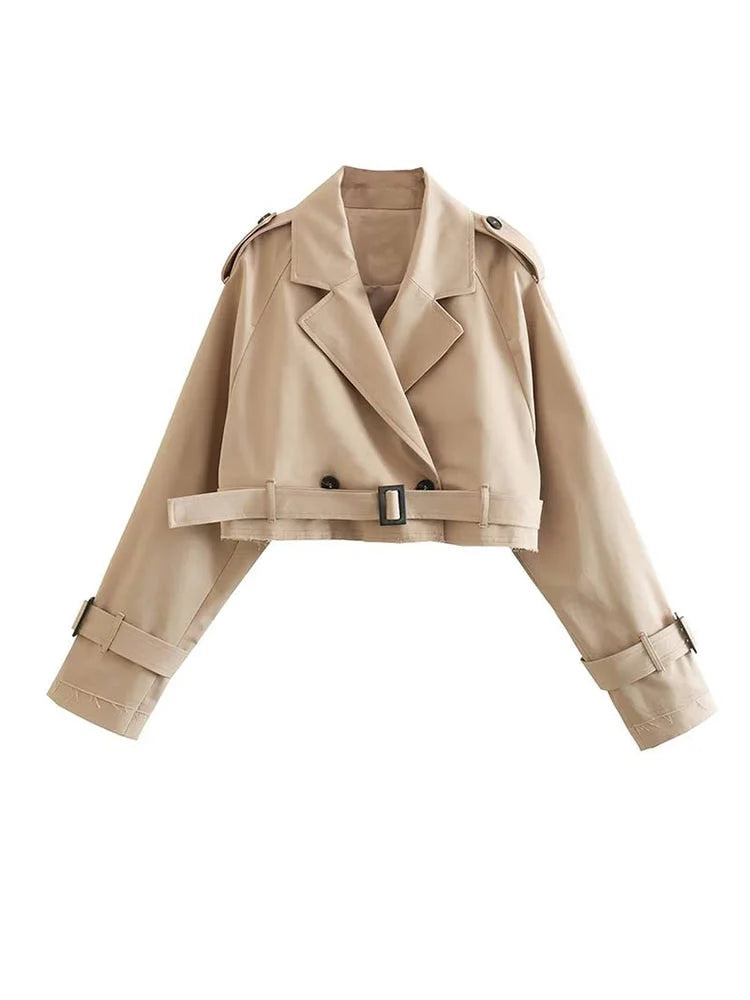 Beige kurzer Damen Trenchcoat aus leichtem Material mit tailliertem Schnitt und eleganten Knöpfen. Ideal für den Frühling.