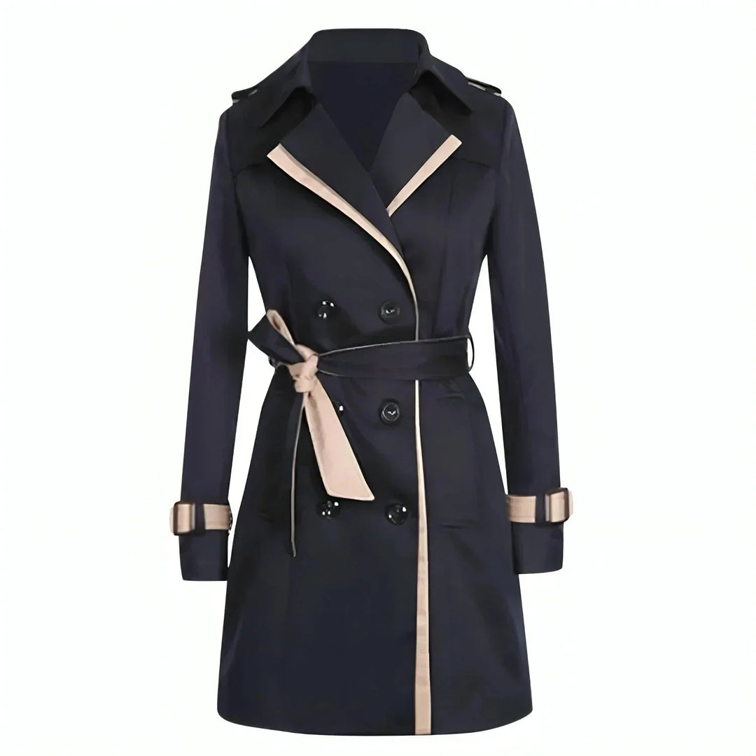 Schwarzer Damen Trenchcoat aus Baumwolle, mit Gürtel, tailliertem Schnitt und eleganten Details für einen modernen Look.