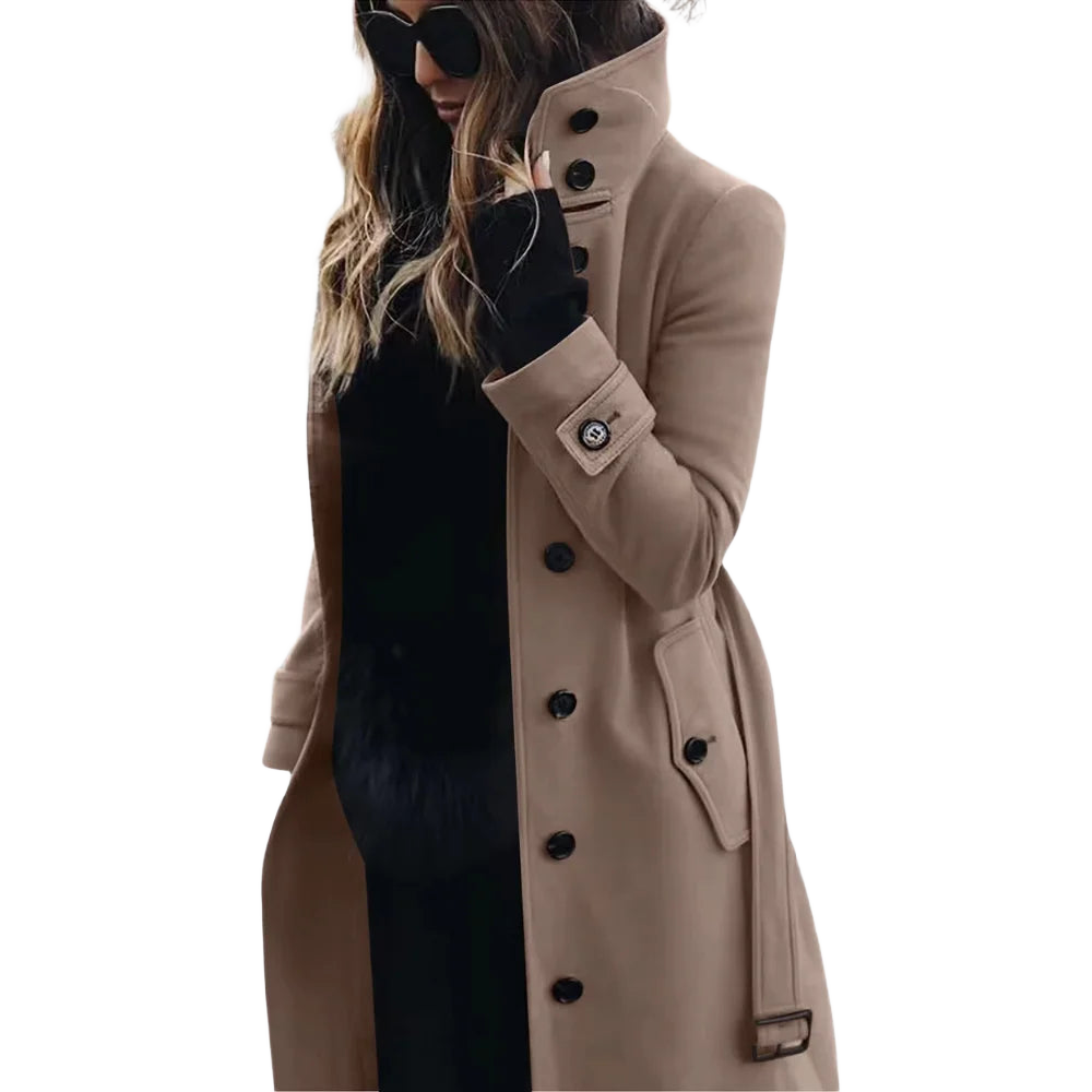 Damen Trenchcoat in Khaki mit hohem Kragen, eleganten Knöpfen und strapazierfähigem, atmungsaktivem Material.