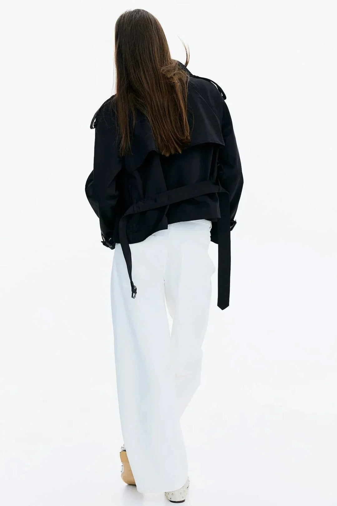 Damen Trenchcoat aus Baumwollmischung, hoher Kragen, taillierter Schnitt mit Gürtel, vielseitig und zeitlos im Design.