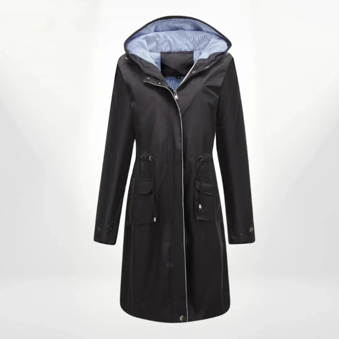 Schwarzer Damen Trenchcoat mit Kapuze, hergestellt aus leichtem Material, ausgestattet mit praktischen Taschen und…