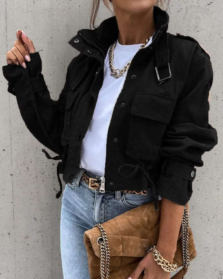Damen Utility Übergangsjacke aus leichtem Material mit praktischen Taschen und Reißverschluss, ideal für wechselhafte…