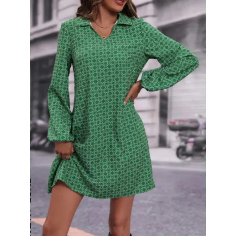 Grünes Damen V-Ausschnitt Kleid mit langen Ärmeln und Muster, aus weichem Stoff, perfekt für den Alltag oder besondere…