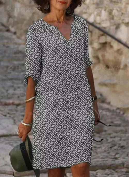 Graues Midikleid für Damen mit V-Ausschnitt und geometrischem Muster aus weichem Stoff - stilvoll und bequem für den Alltag.