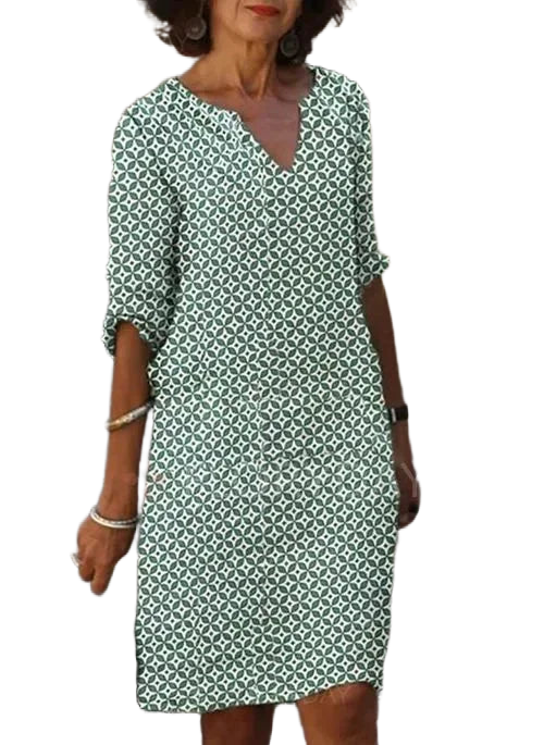 Grünes Damen V-Ausschnitt Midikleid mit geometrischem Muster aus leichtem Stoff. Feminin geschnitten und ideal für den…