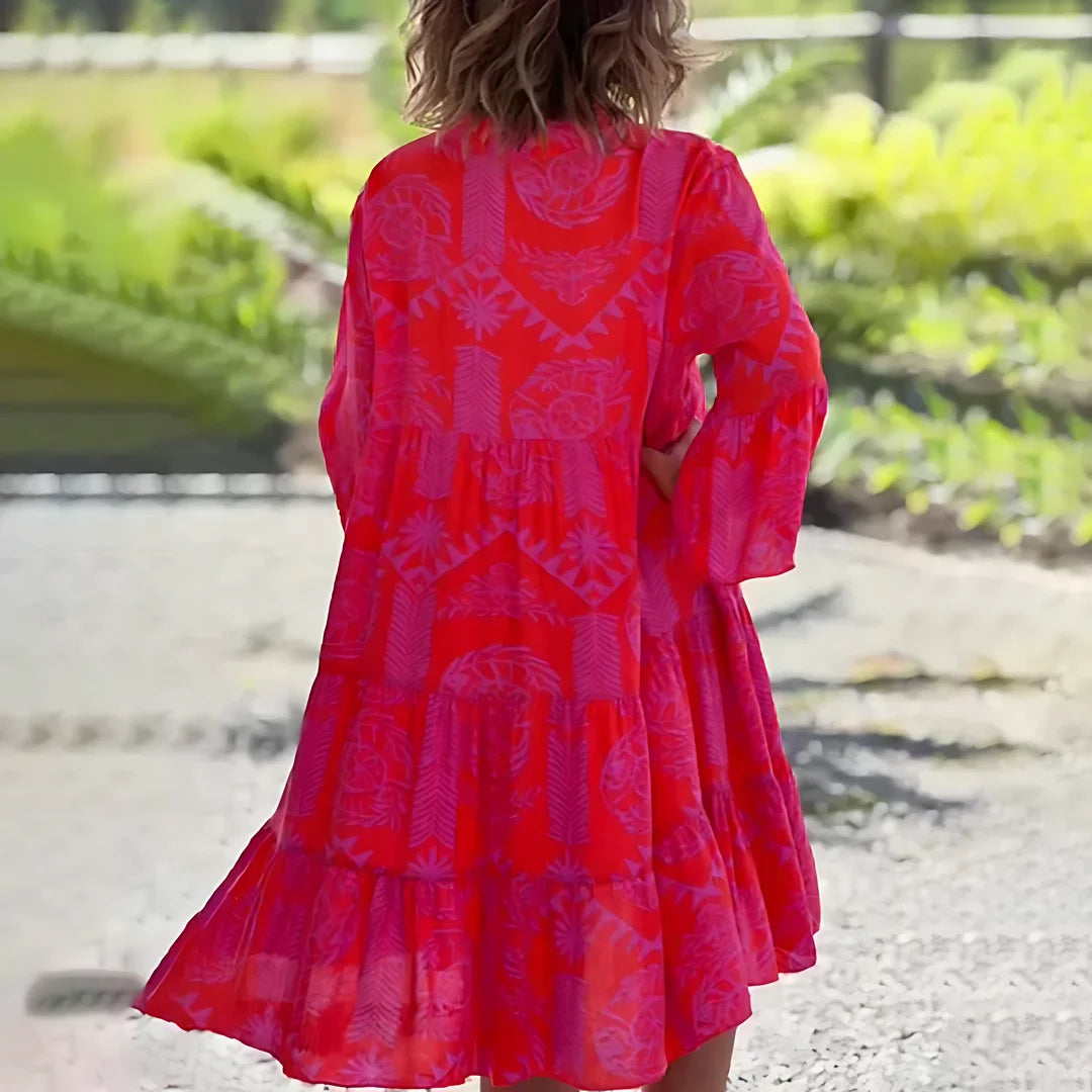 Rotes Sommerkleid für Damen mit V-Ausschnitt und Blumenmuster, ideal für sonnige Tage, aus leichtem und atmungsaktivem Stoff…