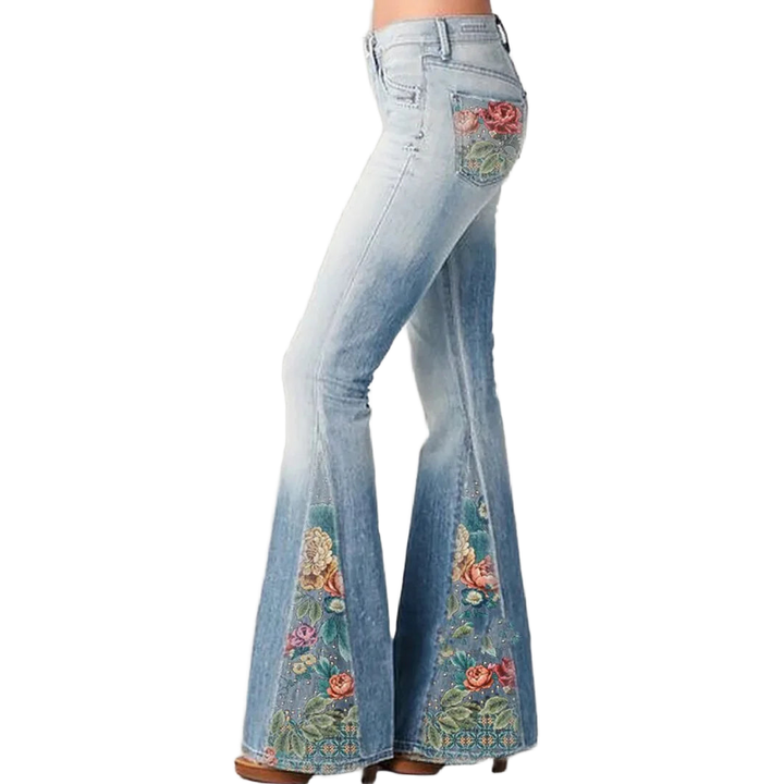 Damen Boho Jeans in Blau mit Schlag, verziert mit Stickereien aus Baumwolle für einen lässigen, kreativen Look.