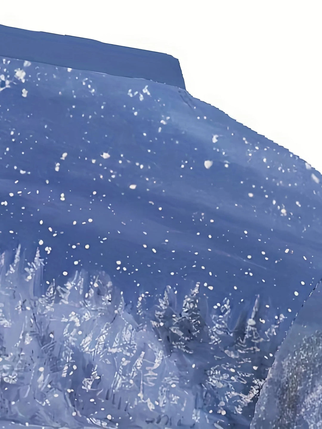 Damen Weihnachtspullover aus weichem Material mit Schneemann- und Tannenbaum-Motiv in festlichen Farben.