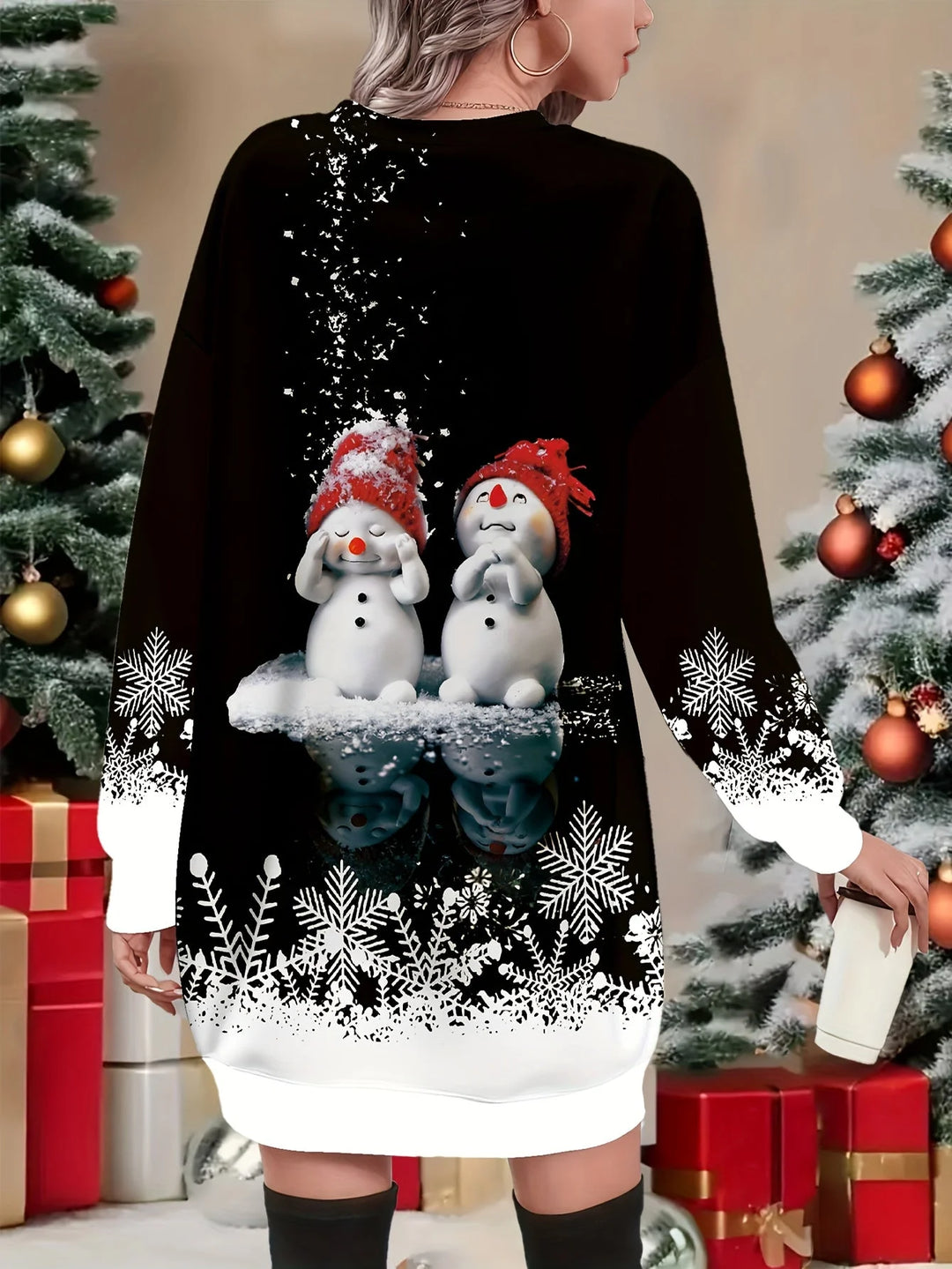 Damen Weihnachtspullover mit Schneemannmotiven, Rundhalsausschnitt, aus weichem Strickmaterial für gemütliche Feiertage.