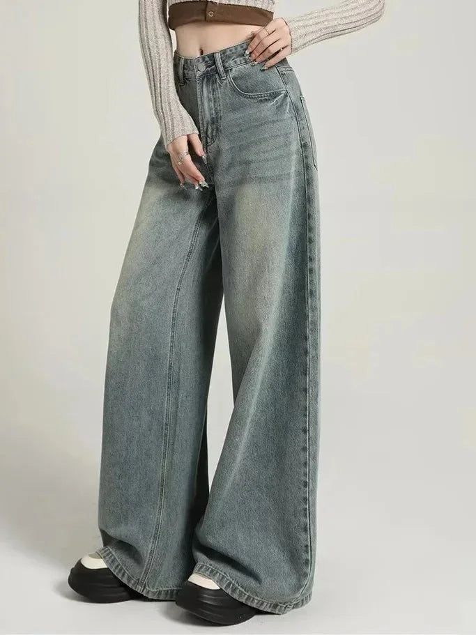 Grau Damen Weite Jeans in Used-Optik, hohe Taille, lässiger Schnitt, aus bequemem Denim-Material für Alltag und Freizeit.