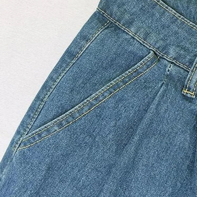 Damen Jeanshose in Blau aus Baumwolle, entspannter Schnitt, ideal für lässige Freizeitlooks und bequemen Tragekomfort.
