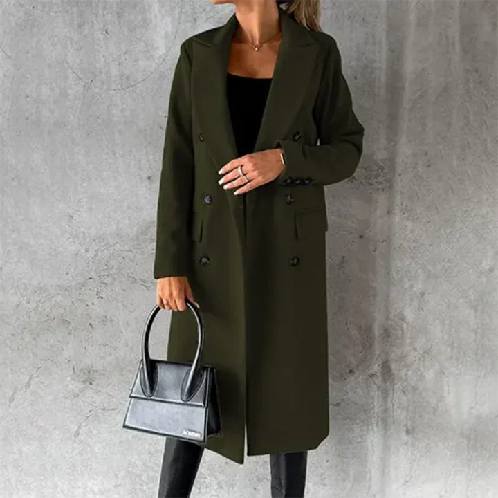 Damen Winter Lang Trench Mantel in Armeegrün aus robustem Material mit klassischer Knopfleiste und praktischen Taschen.